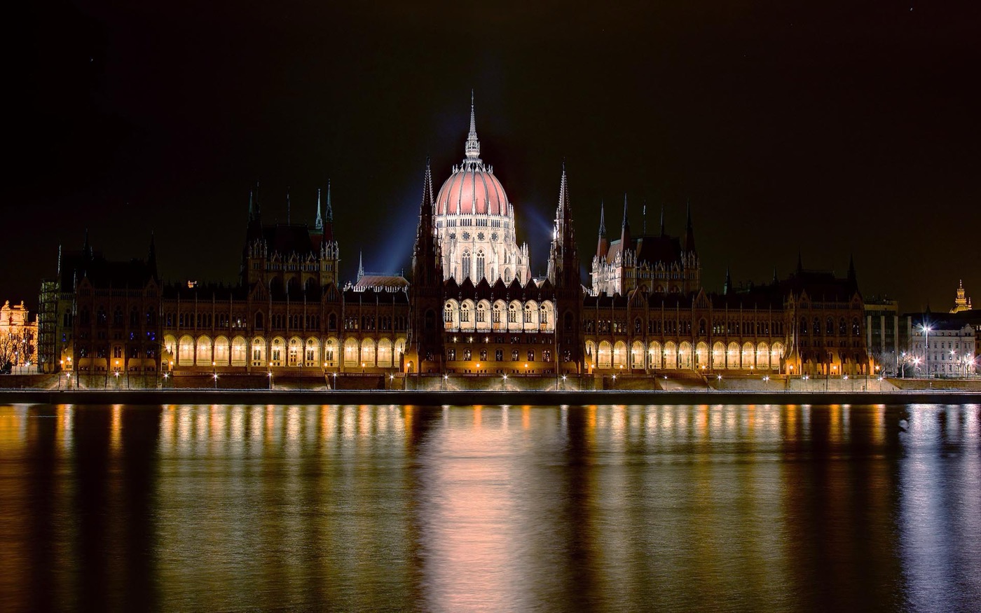 Danube night walk in Budapest