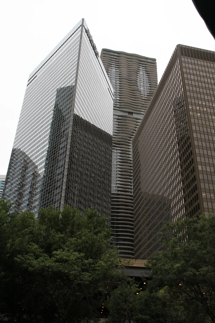 Chicago River architecture skyline