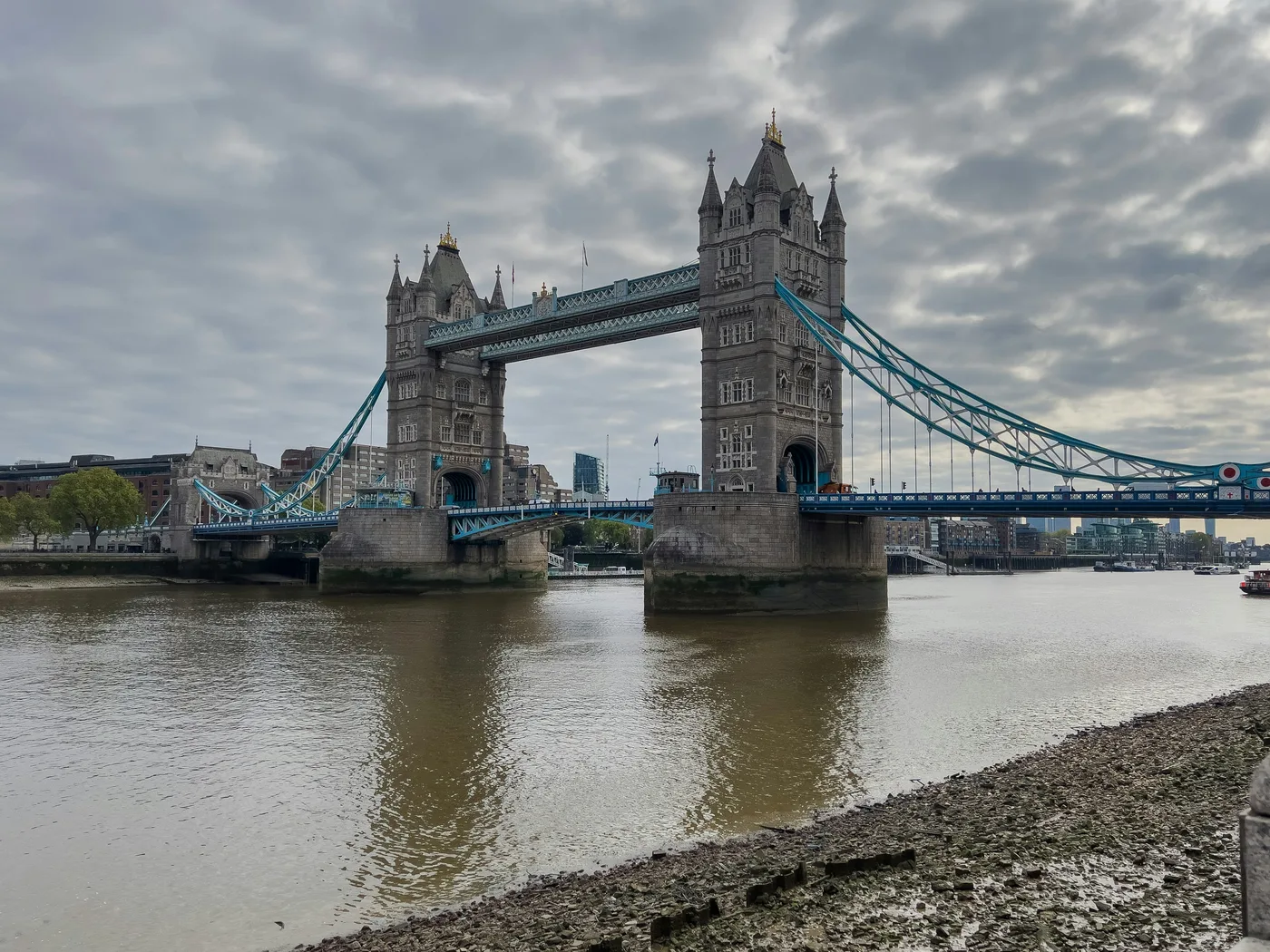 London bridge and Thames river view.