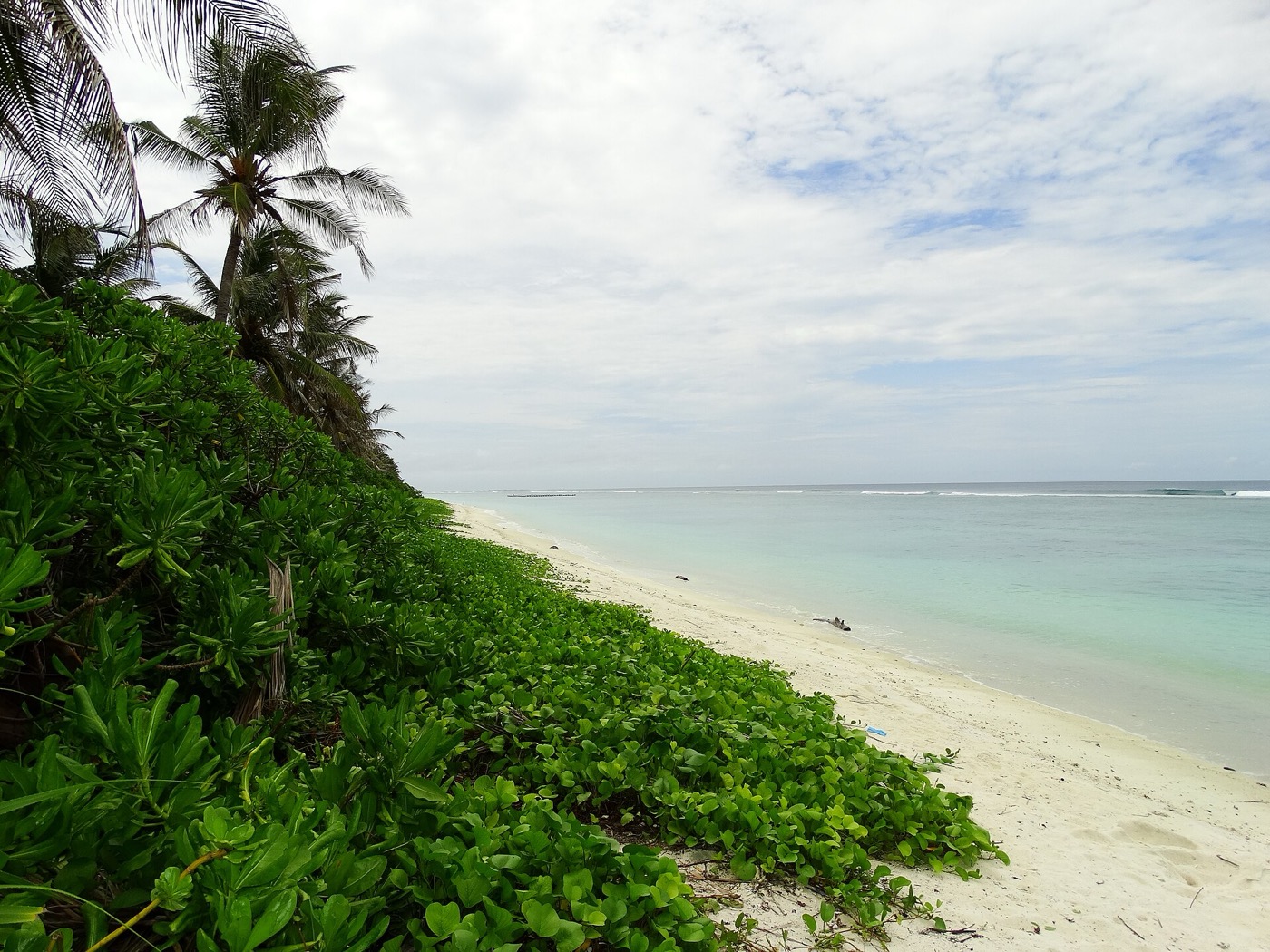 Beach and turquoise water at Hulhumale in the Maldives